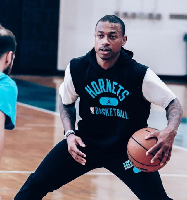 亚在战术执 亚在战术执