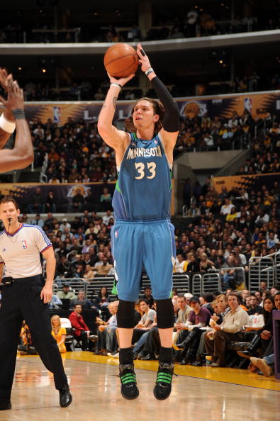 踢球的画面 踢球的画面